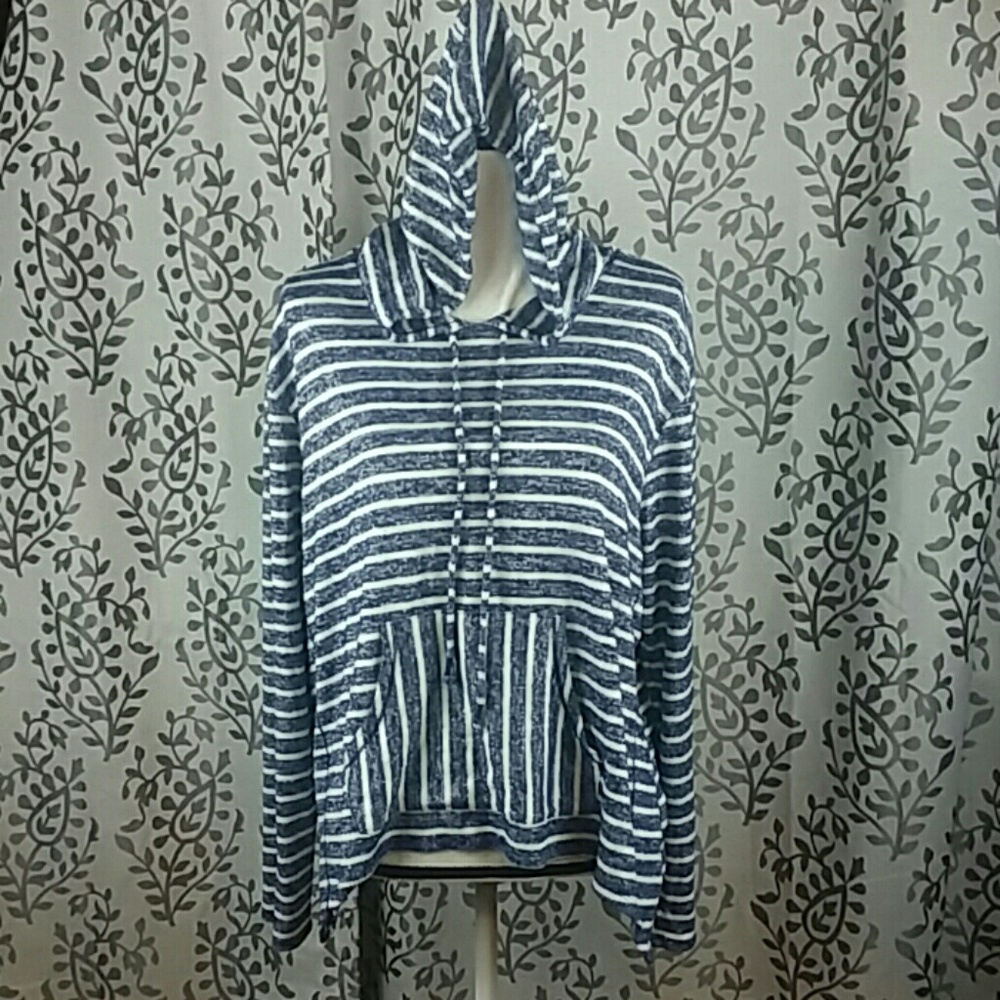 Kensie lightweight hooded crop top sweater
